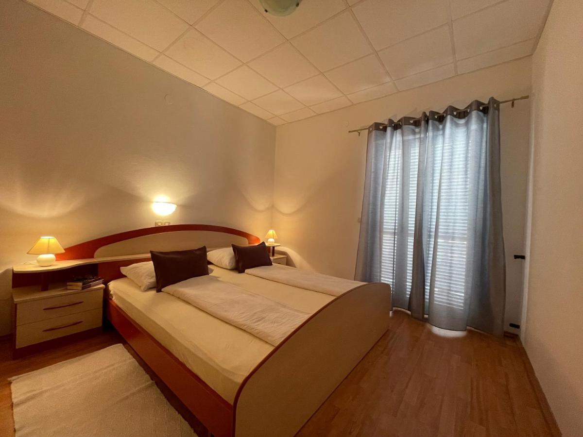 Apartmani Ruzarija Rab Town Exterior photo